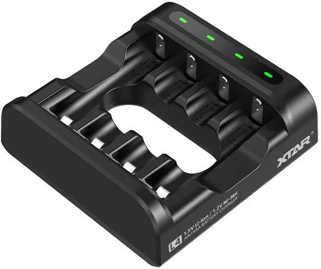 Ładowarka do akumulatorów R03 / AAA oraz R6 / AA Li-ion 1,5V / NiMH Xtar L4
