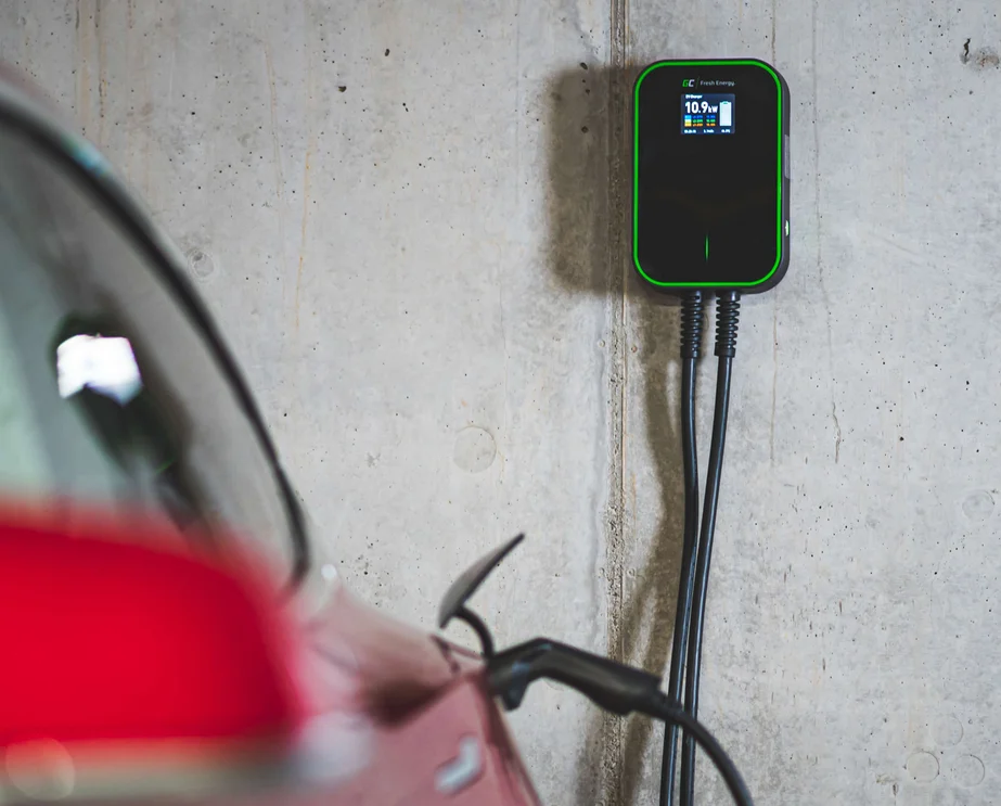 SZYBKIE ŁADOWANIE DZIĘKI ŁADOWARCE O MOCY 22kW