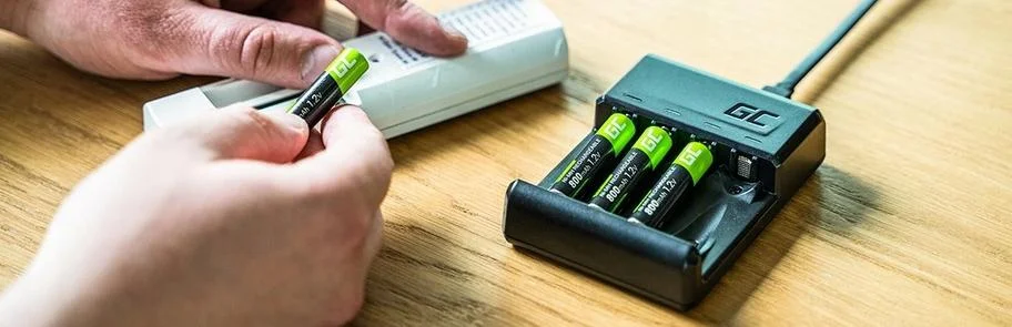 ŁADOWARKA Green Cell VITALCHARGE DO AKUMULATORKÓW AA R6 / AAA R03 Ni-MH GRADGC01