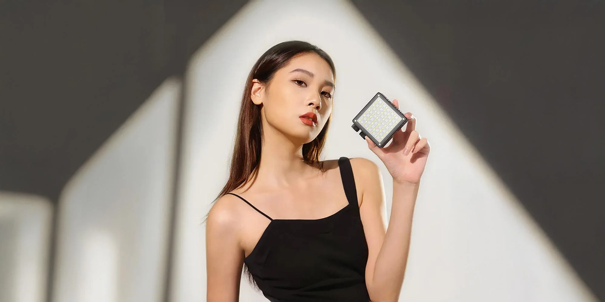 Lampa LED Ulanzi LE20 - RGB, WB (2500K - 9000K)