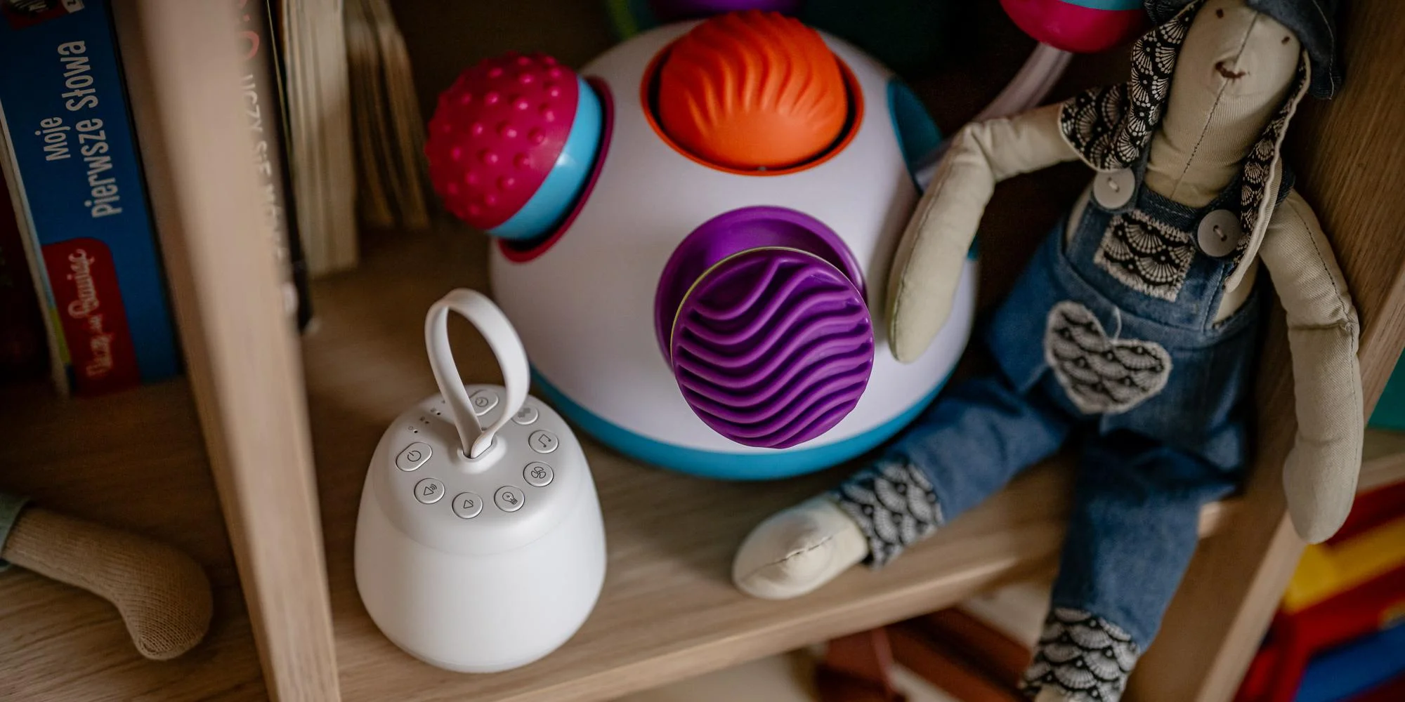 Lampka nocna LED Newell SeleneDream z funkcją białego szumu