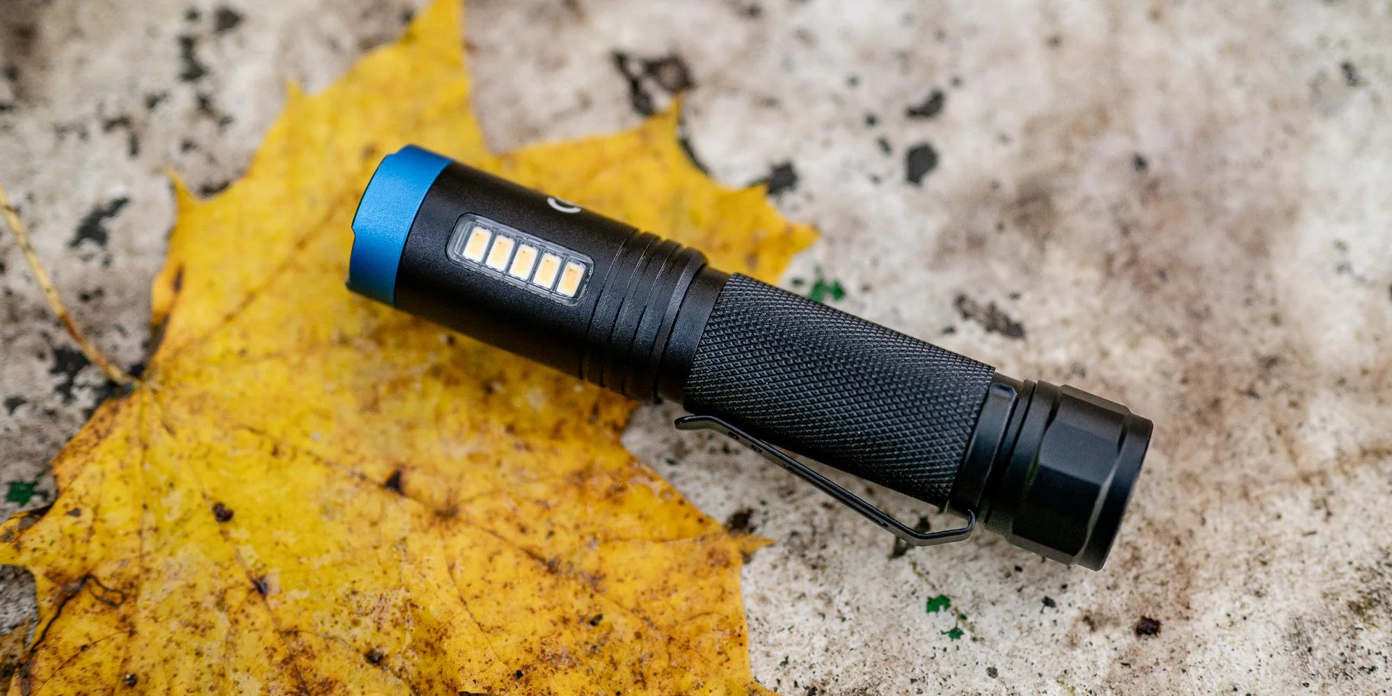 Latarka taktyczna Newell FL1000 USB-C