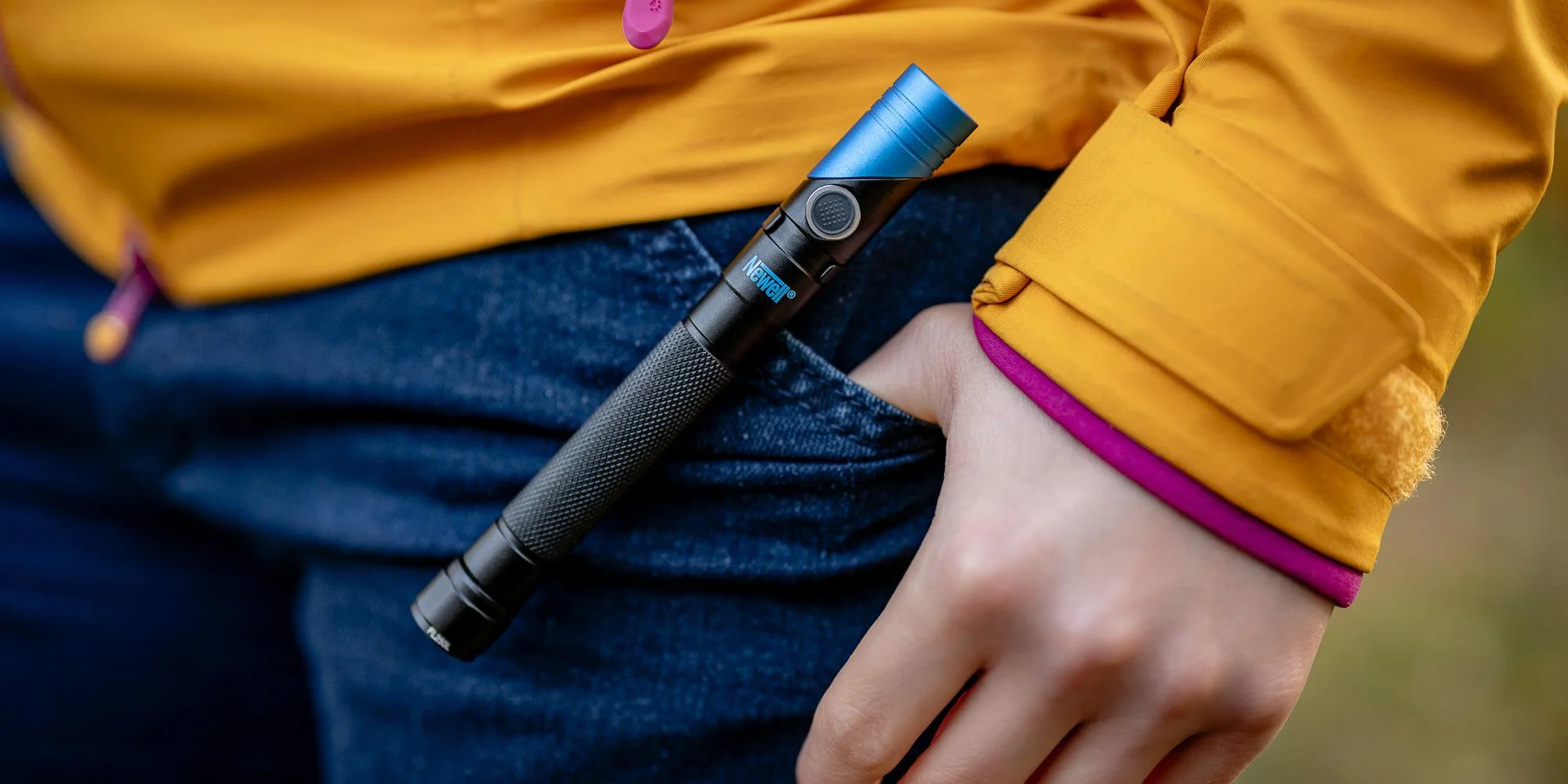 Latarka taktyczna Newell FL250L USB-C