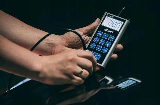 Zalety miernika E-12-S-AL (eXpert)