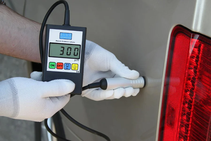 Pomiar miernikiem lakieru MGR-11-S-FE - 300 µm - druga warstwa lakieru