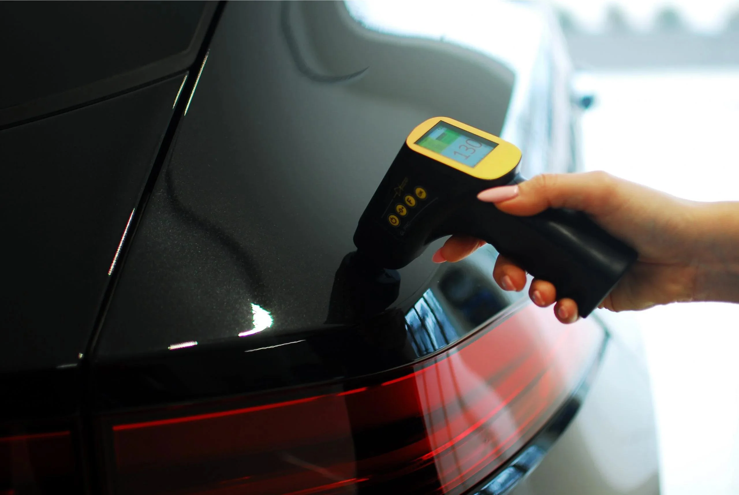 Uniwersalność Pomiarów – Automatyczne Rozpoznawanie Podłoża Stalowego, Ocynkowanego i Aluminiowego