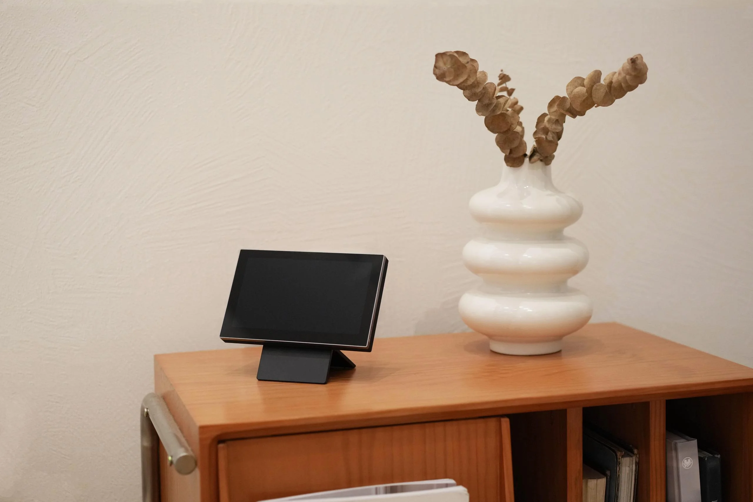 Bezprzewodowy monitor bezpieczeństwa EZVIZ SD7 - odśwież swój dom inteligentnym stylem monitora SD7!