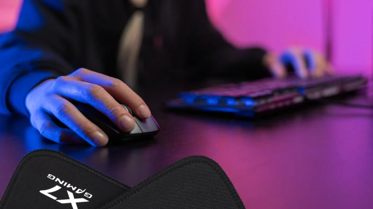 Podkładka pod mysz A4Tech XGame X7-200MP - przyjemna w dotyku tkanina wysokiej jakości i płynny ruch każdą myszą