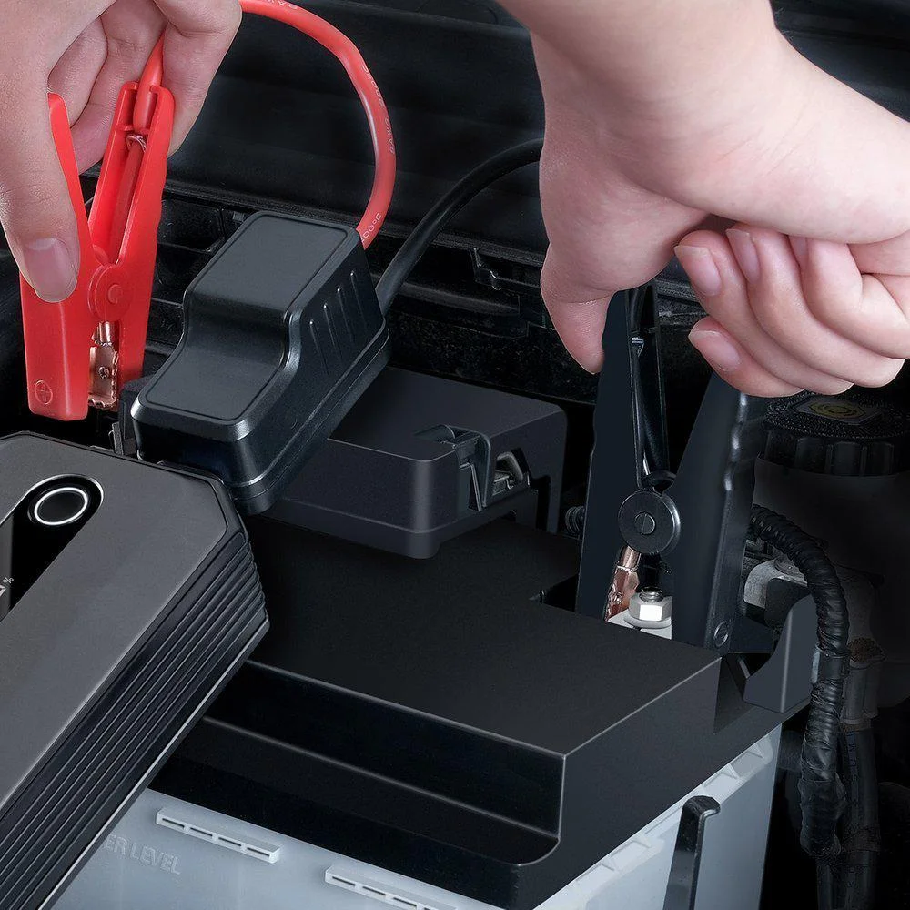 Baseus Max Car Jump Starter CGNL020001 – potężny powerbank z funkcją rozruchu silników benzynowych oraz silników Diesla i z przydatną na drodze latarką