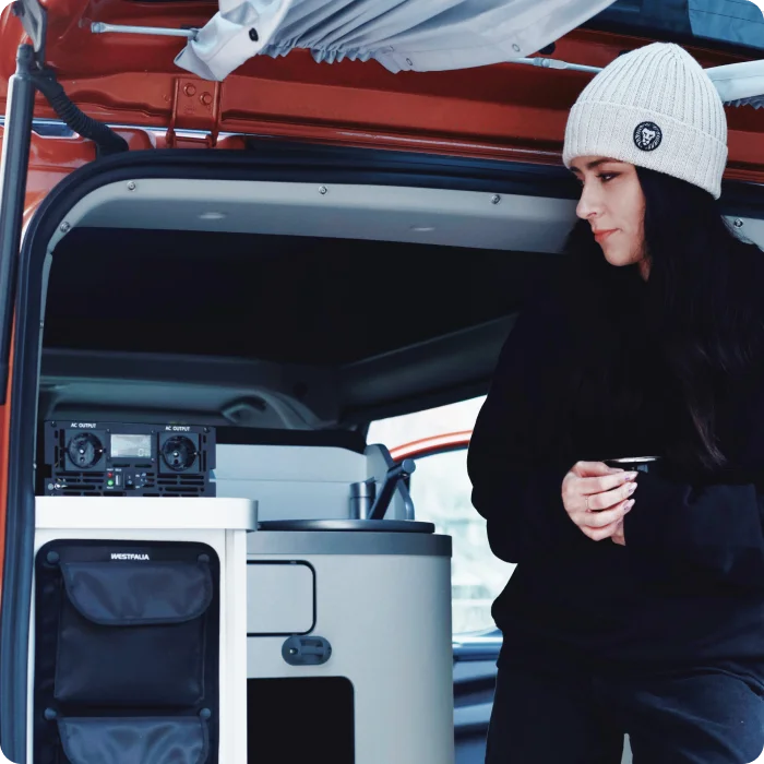 Przetwornica napięcia czysty sinus z wyswietlaczem Green Cell PowerInverter LCD 24 V 3000 W/6000 W - gniazdko elektryczne zawsze przy Tobie