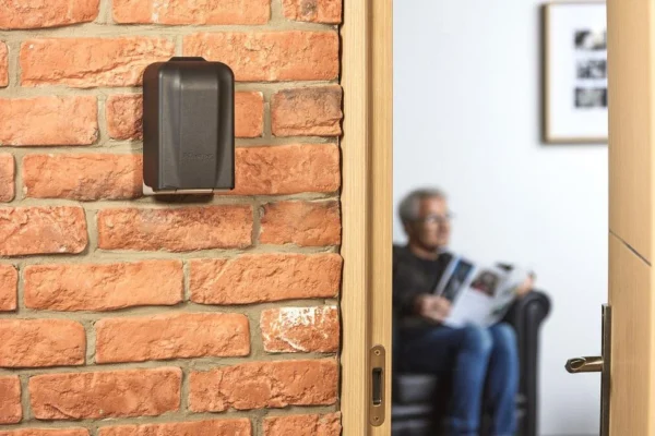 skrytka na klucze xl z szyfrem master lock 5426eurd 181c8fdd6e85489080e71bebd458c9ea