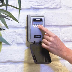 skrytka na klucze z szyfrem podswietlona master lock 5425eur b66315074c324854b38a29fce7ec9331