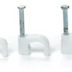 uchwyt z gwozdziem do przewodow paskich flop p106 100szt 2c78593d04c345c688ed9e8590388727