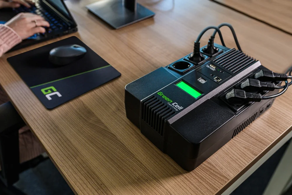 UPS ZASILACZ AWARYJNY Green Cell® 800VA 480W AiO Z WYŚWIETLACZEM LCD UPS07