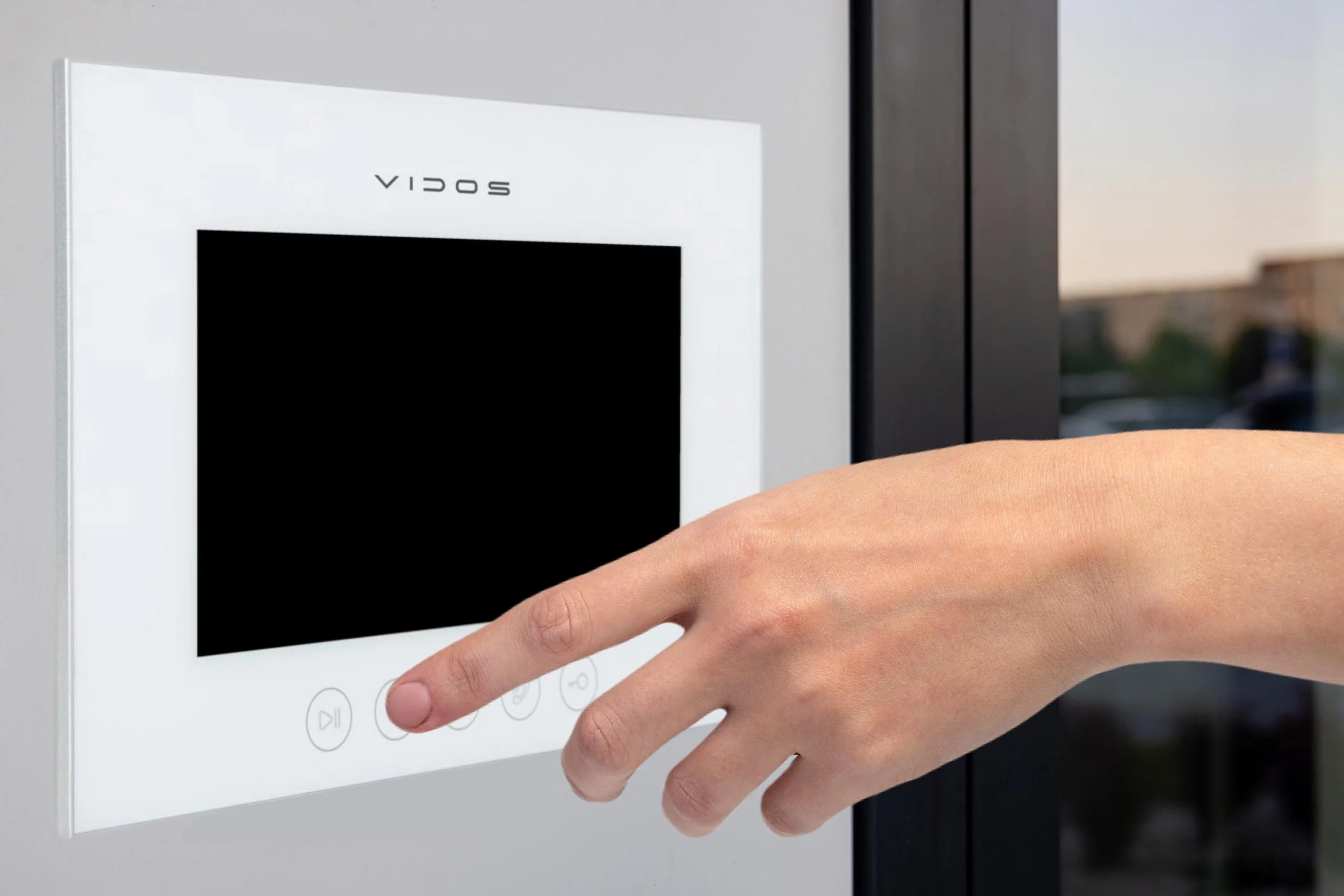 Funkcje i możliwości 2 monitorów wideodomofonowych Wi-Fi VIDOS M11W-X, które wchodzą w skład naszego zestawu: