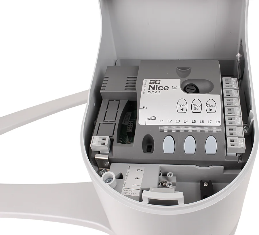 Wyrafinowana elektronika centrali sterującej z tech. BLUEBUS: